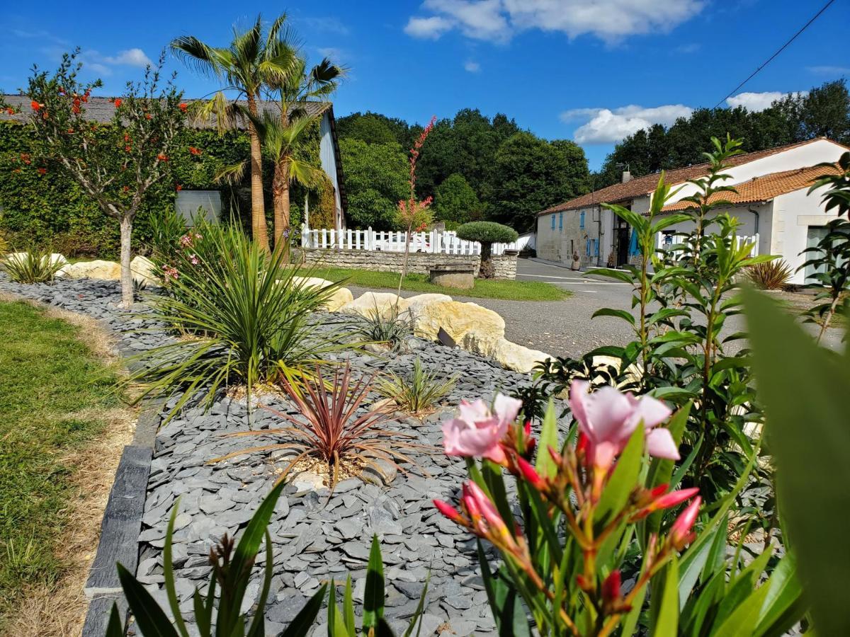 Les Cuves - Saintes Bed & Breakfast Chaniers Ngoại thất bức ảnh